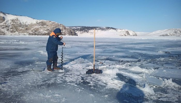 В Ольхонском районе продолжаются поиски утонувших рыбаков