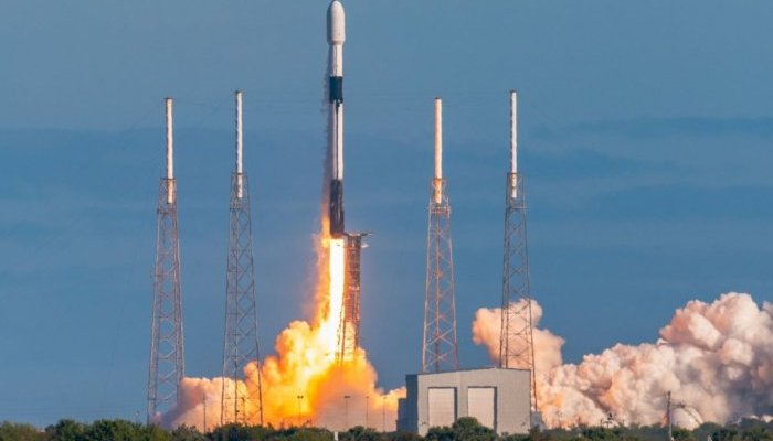 SpaceX успешно вывела на орбиту новую партию интернет-спутников Starlink