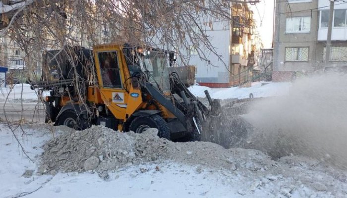 С улиц Иркутска за сутки вывезли 5,2 тысячи тонн снега