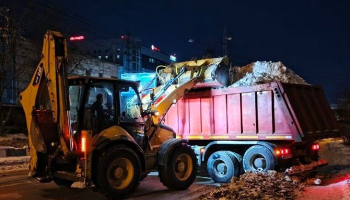 За выходные с улиц Иркутска вывезли 14 тысяч тонн снега