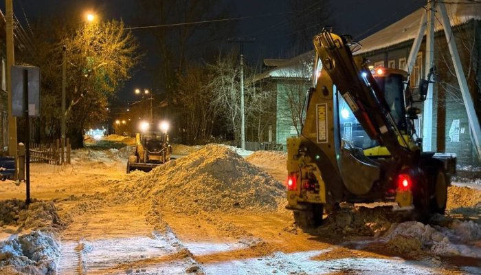 Уборка улиц от снега ведется в Иркутске