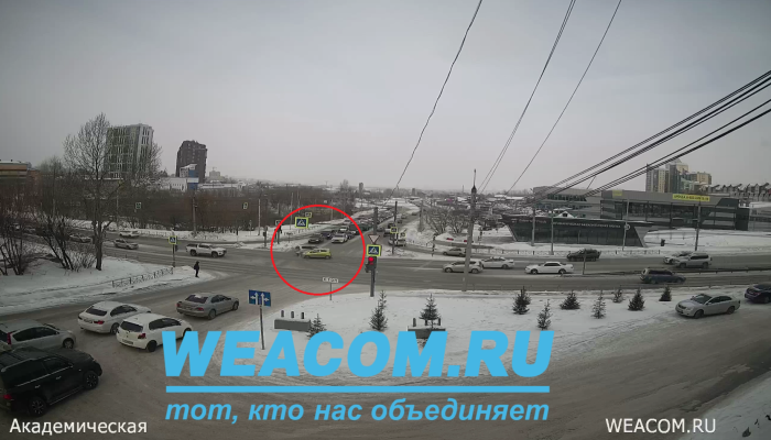 На камеру WEACOM.RU попал момент ДТП на Академической в Иркутске (Видео)