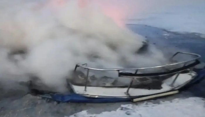 В Листвянке полностью сгорел хивус (Видео)