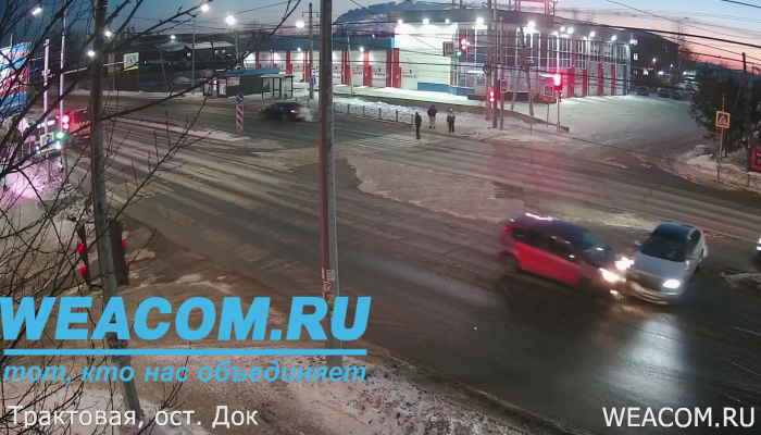 Столкновение легковушек в Иркутске попало на онлайн-камеру WEACOM.RU (Видео)