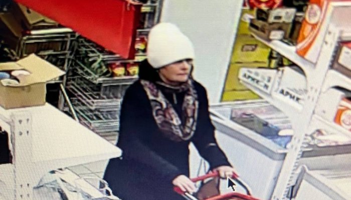 В Иркутске разыскивают женщину, расплатившуюся чужой картой
