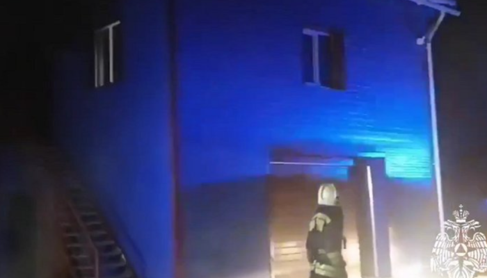В Ангарске пожарные спасли от огня мужчину и 17 автомобилей