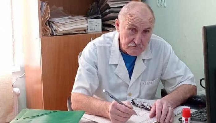 Ангарский хирург с 50-летним стажем удостоен государственной награды