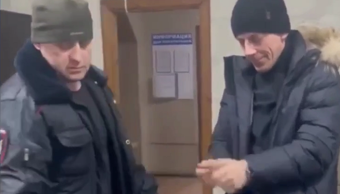Бизнесмен из Мотыгино наливал людям воду из ручья и получал за это миллионы из бюджета