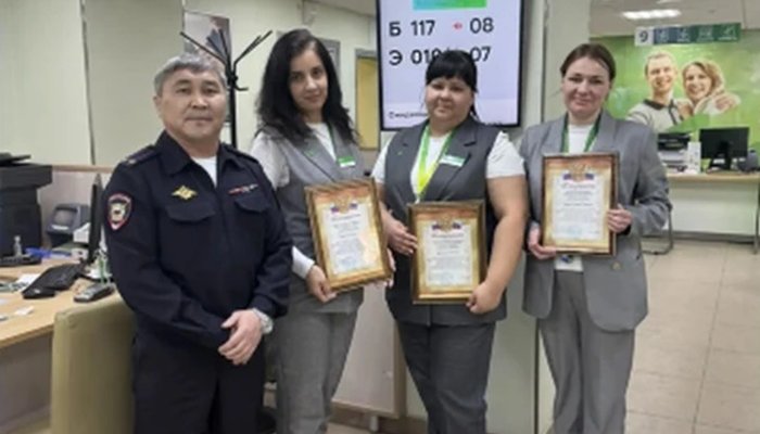 В Улан-Удэ сотрудники банка спасли женщину от потери 2 млн рублей
