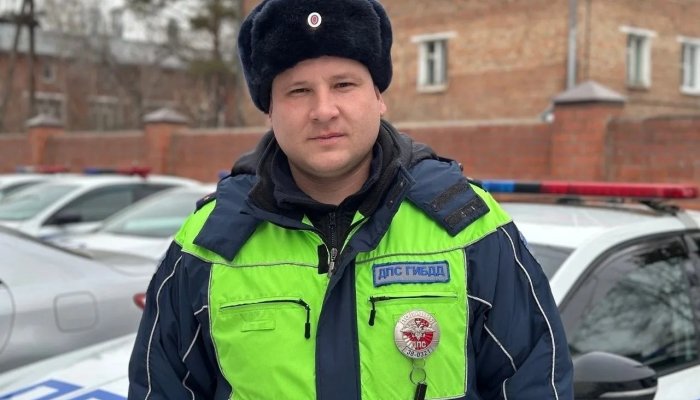 В Иркутске инспектор ДПС оперативно помог женщине найти виновника ДТП