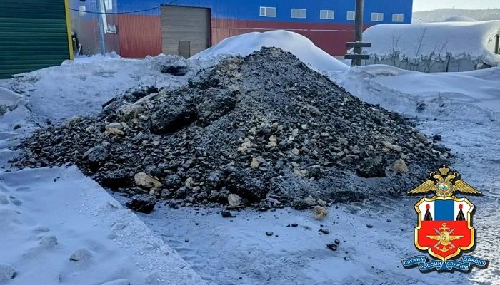 В Якутии водитель украл с железной дороги 33 тонны угля и продал знакомому