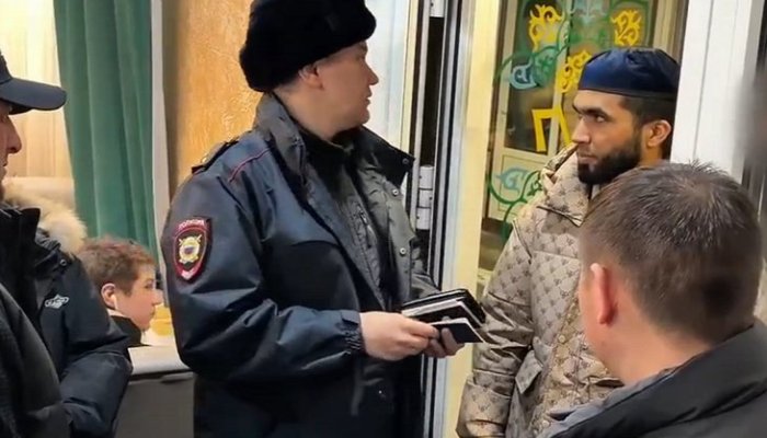 В Иркутской области из-за полицейских рейдов 45 нелегальных мигрантов выдворят из страны (Видео)
