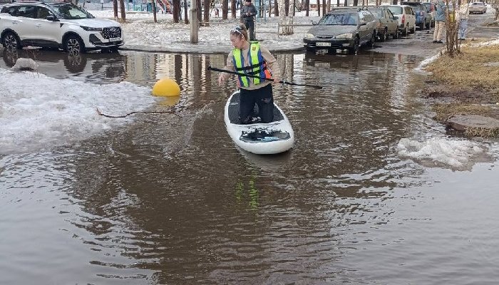 Купальный сезон открыли в братских дворах