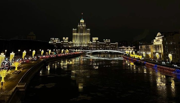 Отец Маска сравнил Вашингтон и Москву