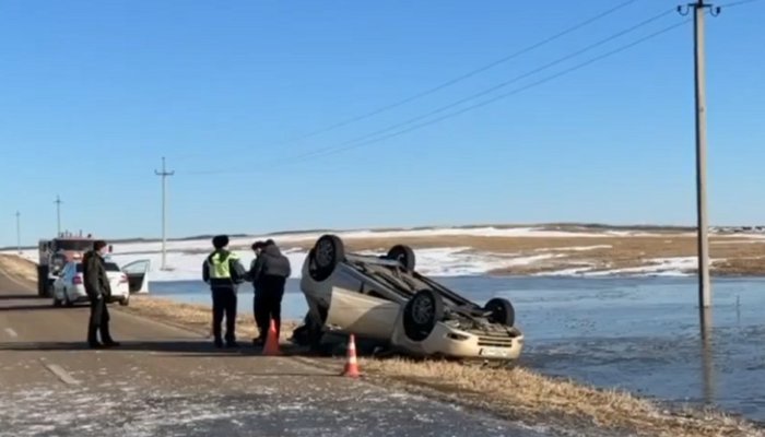 Трагедия на трассе: двое погибли при опрокидывании Toyota Allex в Иркутском районе