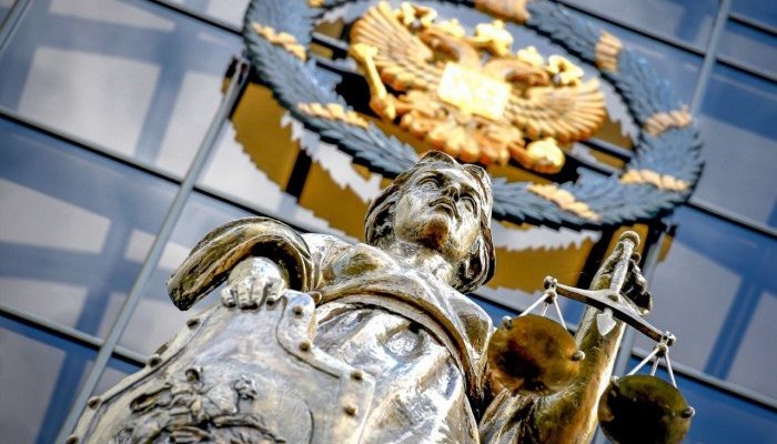 Суд в Бодайбо обязал выплатить 30 тысяч рублей подростку, пострадавшему от укуса бездомной собаки