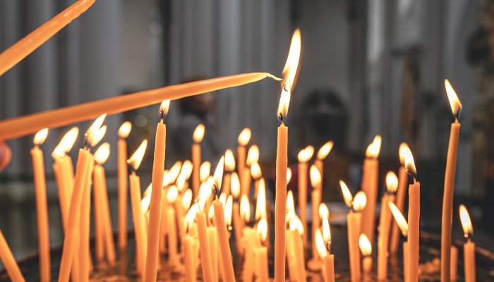 Благодатный огонь доставлен в Москву из Иерусалима
