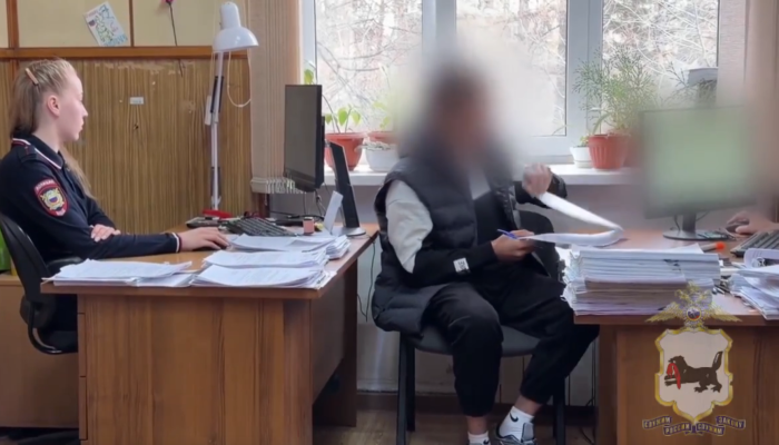 В Приангарье школьника задержали за мошенничество при продаже транспорта