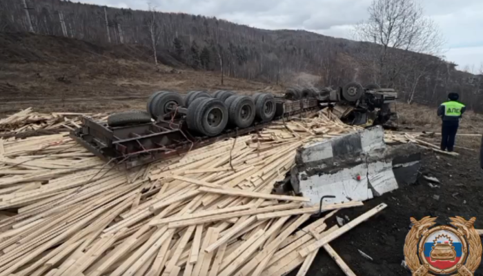 В Слюдянском районе большегруз вылетел в кювет (Видео)