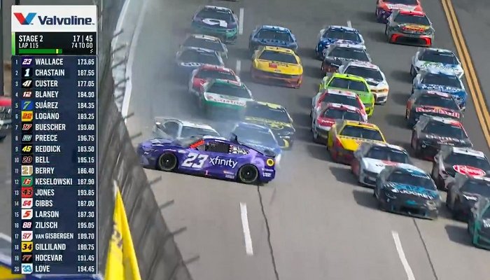 В гонке NASCAR разбились 27 машин: огромная авария на трассе в Алабаме