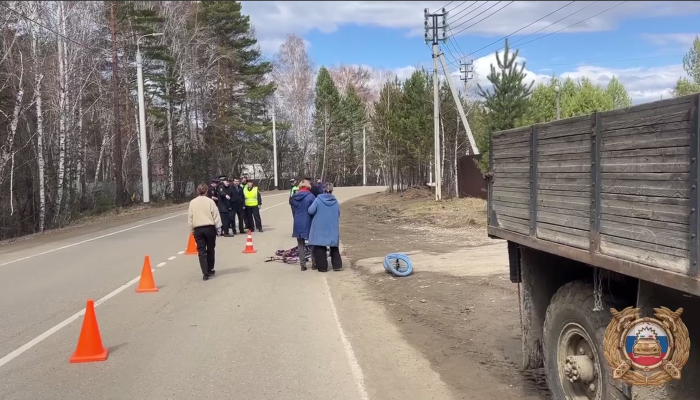 В Шелеховском районе мальчик на велосипеде погиб под колесами грузовика (Видео)