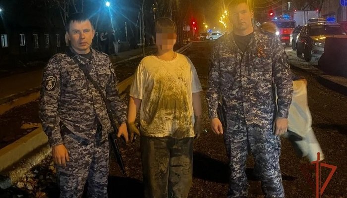 В Иркутске росгвардейцы вытащили 13-летнего мальчика из канализационного колодца