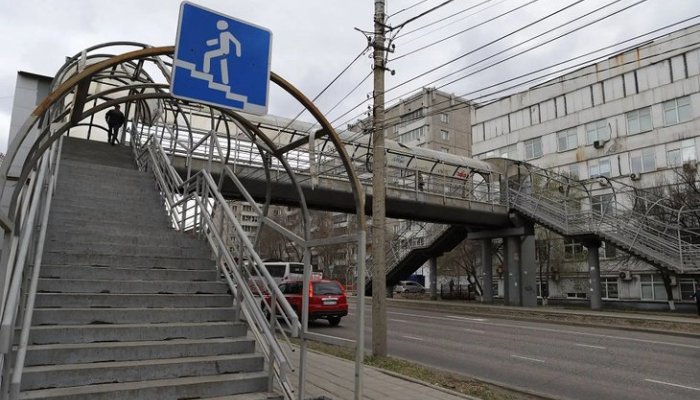 Надземный пешеходный переход отремонтируют на улице Боткина