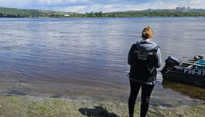 СК возбудил дело после опрокидывания лодки на Ангаре, в результате которого погибли двое