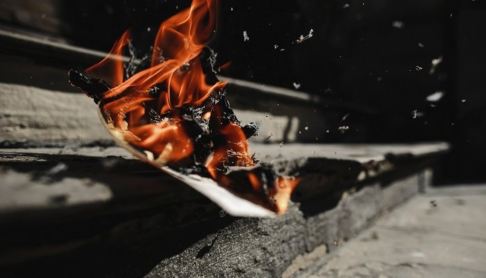 Детская игра с огнём привела к пожару в Новонукутском