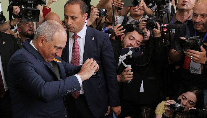 Партия Пашиняна получила большинство в парламенте Армении