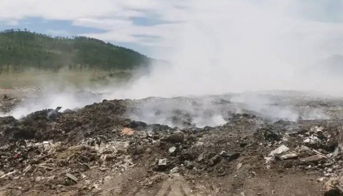 На Ольхоне три дня горит полигон с бытовыми отходами