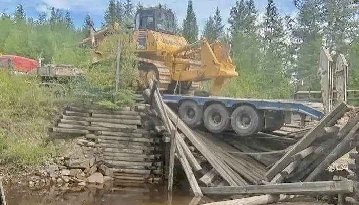 В Бодайбинском районе большегруз повредил мост через реку Векша