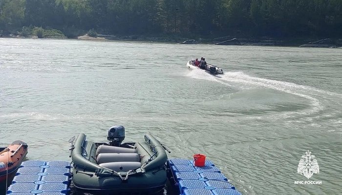 Подросток упал в Катунь, пытаясь сделать эффектное фото