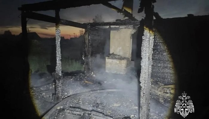 Соседи спасли пенсионера из горящего дома в Братске