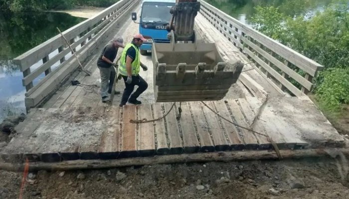 В Бодайбинском районе восстановлен разрушенный мост