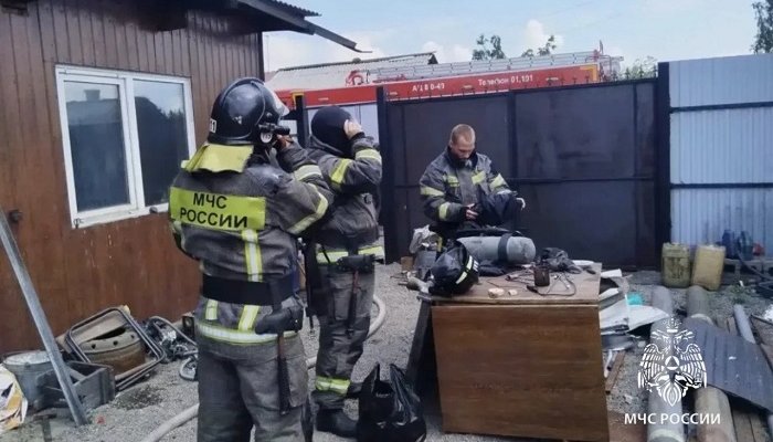 При пожаре в Черемхове пострадали мужчина и четырёхлетний ребёнок