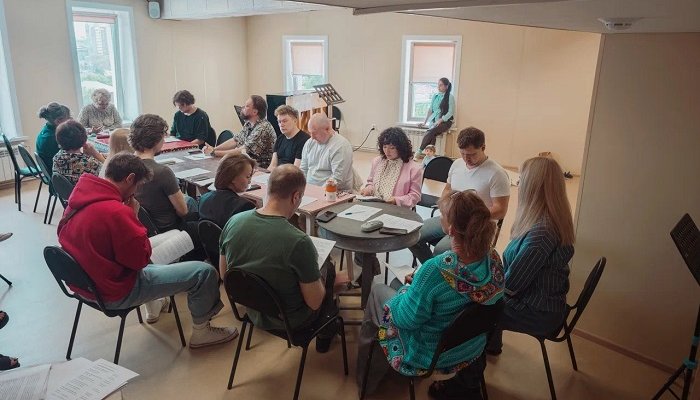 «Всё дело в шляпке»: осенняя премьера Иркутского музыкального театра