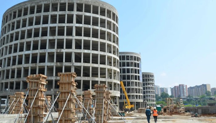 На «ЗВЕЗДАХ» приступили к устройству межквартирных стен