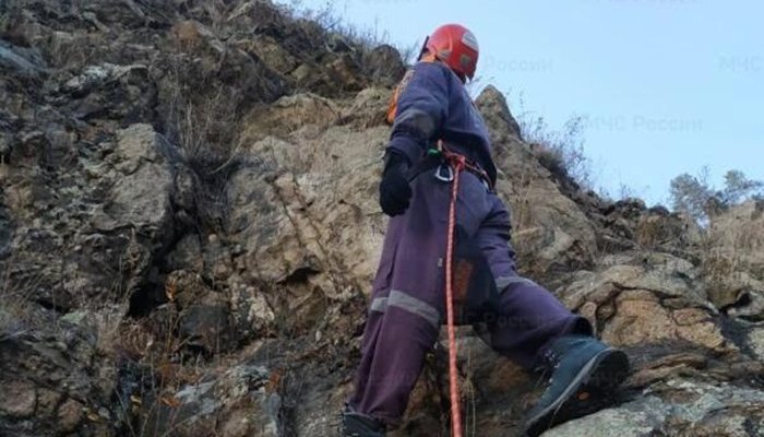 В Ольхонском районе туристка застряла на горе