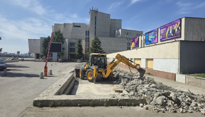 В Иркутске начался ремонт территории у музыкального театра