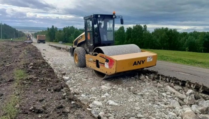 В Ольхонском и Баяндаевском районах ремонтируют дорогу до Байкала