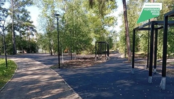 К середине осени в Каштаковской роще появится новые дорожки, скамейки и площадки