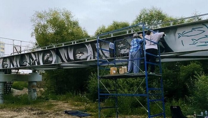 Мурал с символами Байкала украсит мост через Ушаковку