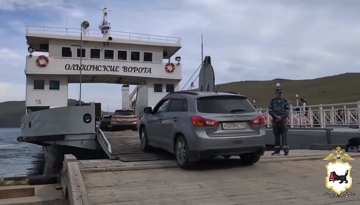 Жителям Ольхона предоставили право на внеочередной проезд по переправе