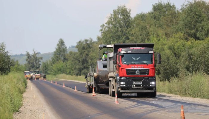 В Иркутске продолжается ремонт дороги на улице Курганской