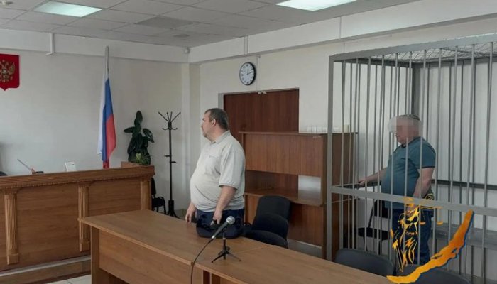 В Иркутске мужчину отправили под домашний арест за угрозы подросткам в подъезде