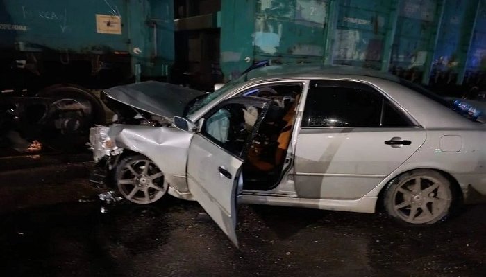 Два человека пострадали в ДТП при столкновении с поездом в Чите