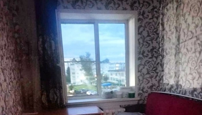 В Усть-Илимске полуторагодовалый ребёнок выпал из окна третьего этажа