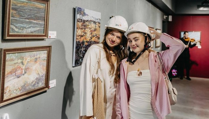 Угольный разрез глазами художников: в Иркутске открылась необычная выставка
