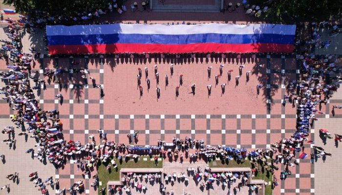 В Иркутске к Дню флага России установят 25-метровый триколор